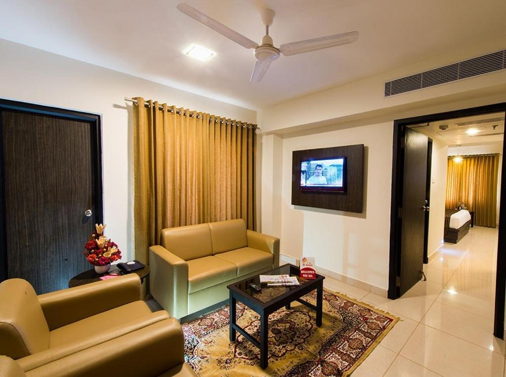 Plaza Hotel Trichy Tiruchirappalli Екстериор снимка